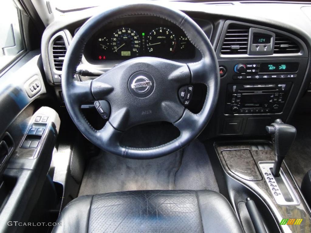 2004 Nissan Pathfinder LE Platinum Dashboard Photos