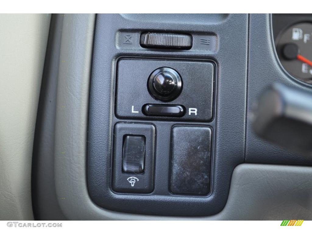 2000 Infiniti G 20 Touring Sedan Controls Photo #47851958