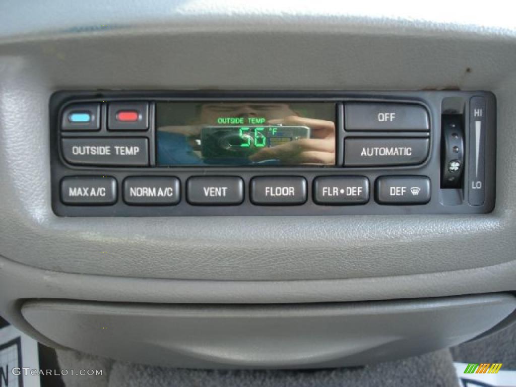 2001 Ford Crown Victoria LX Controls Photo #47852792
