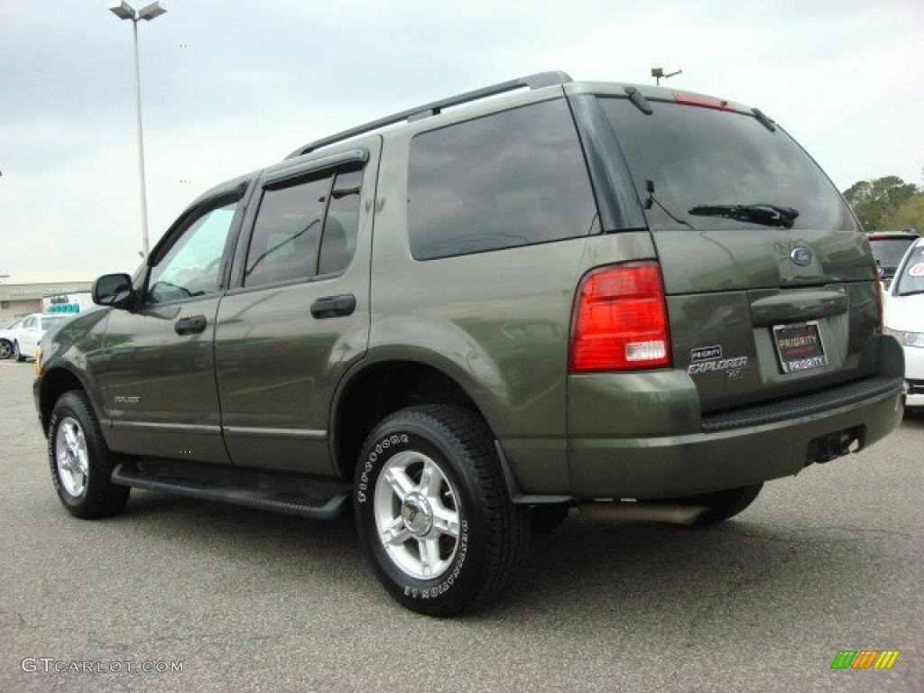 2004 Explorer XLT - Estate Green Metallic / Medium Parchment photo #4