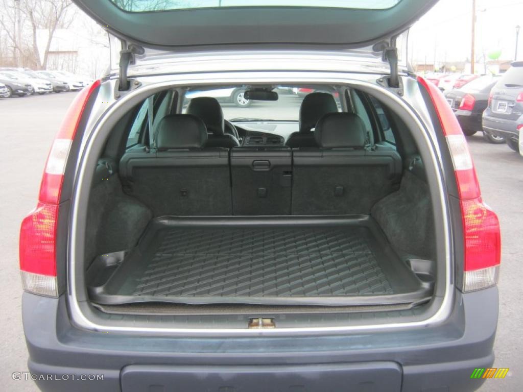 2004 Volvo XC70 AWD Trunk Photos