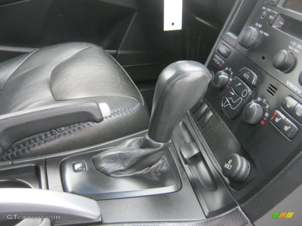 2004 Volvo XC70 AWD Transmission Photos