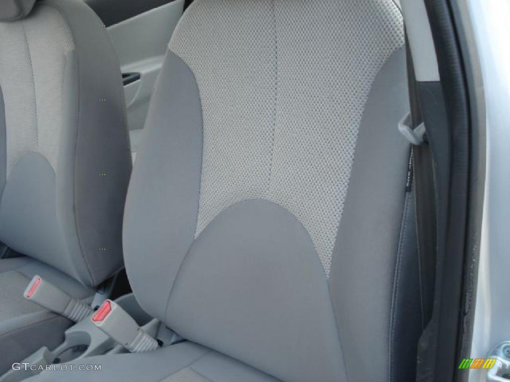 2010 Accent GLS 4 Door - Platinum Silver / Gray photo #9