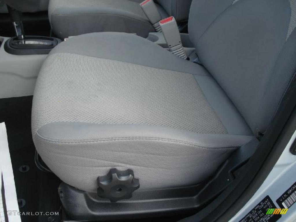 2010 Accent GLS 4 Door - Platinum Silver / Gray photo #10