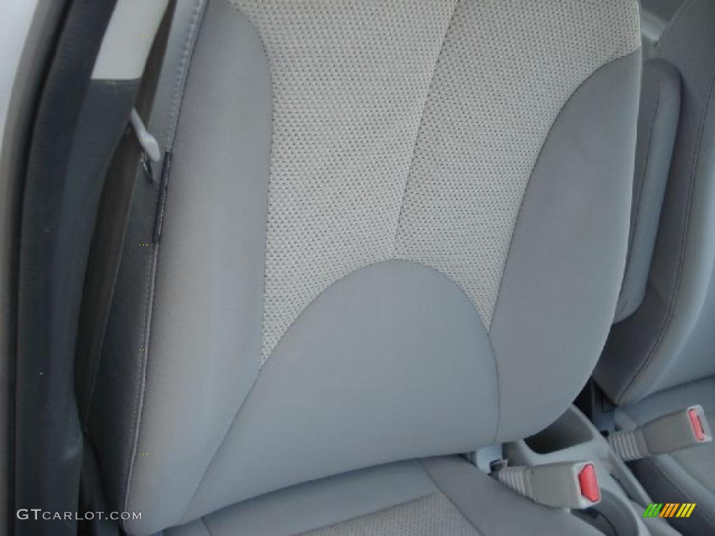 2010 Accent GLS 4 Door - Platinum Silver / Gray photo #14