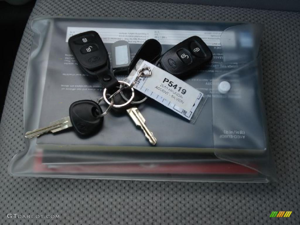 2010 Accent GLS 4 Door - Platinum Silver / Gray photo #32