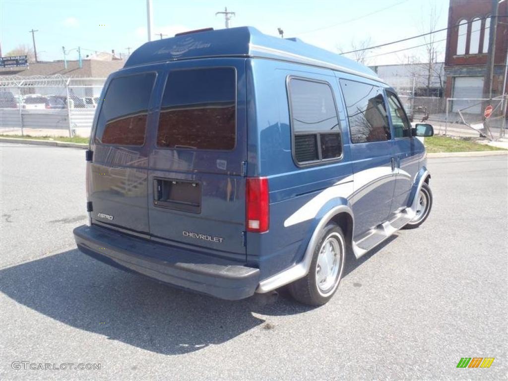 2002 Astro LS - Medium Cadet Blue Metallic / Medium Gray photo #7
