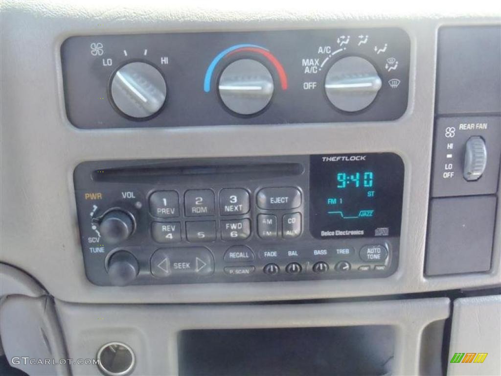 2002 Chevrolet Astro LS Controls Photo #47855747