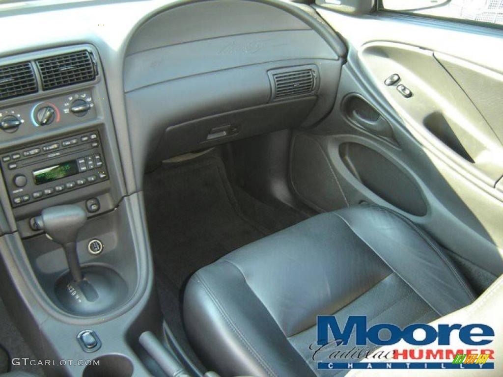 2002 Mustang GT Convertible - Oxford White / Dark Charcoal photo #13