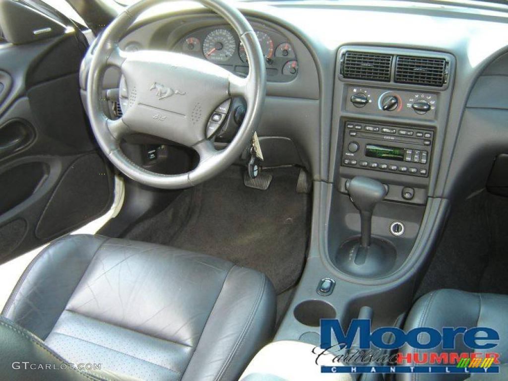 2002 Mustang GT Convertible - Oxford White / Dark Charcoal photo #14