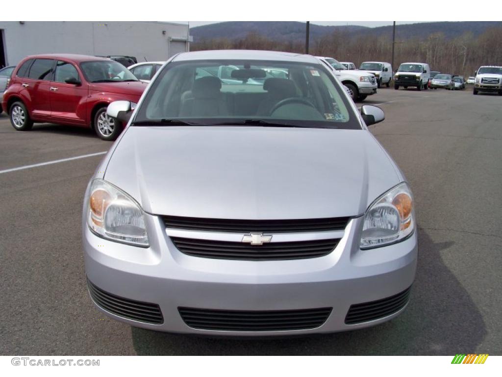 2005 Cobalt LS Sedan - Ultra Silver Metallic / Gray photo #2