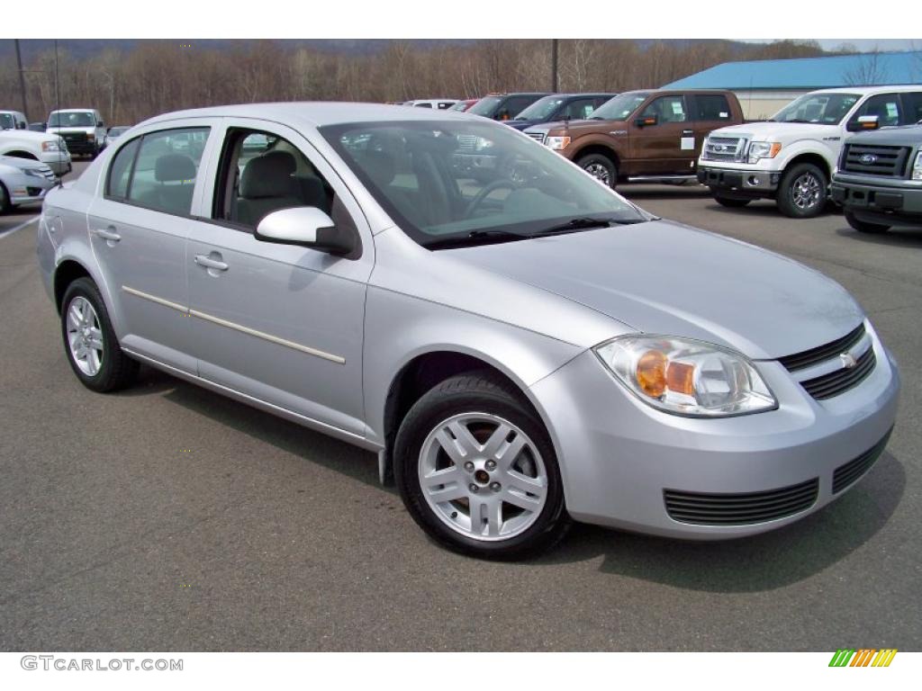 2005 Cobalt LS Sedan - Ultra Silver Metallic / Gray photo #3