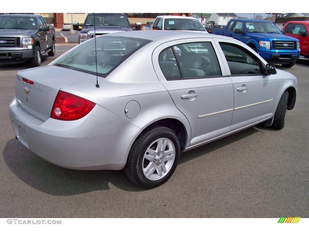 2005 Cobalt LS Sedan - Ultra Silver Metallic / Gray photo #5