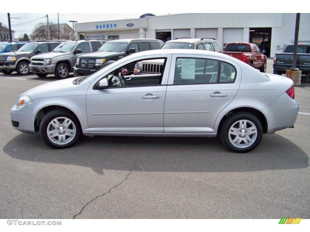 2005 Cobalt LS Sedan - Ultra Silver Metallic / Gray photo #8