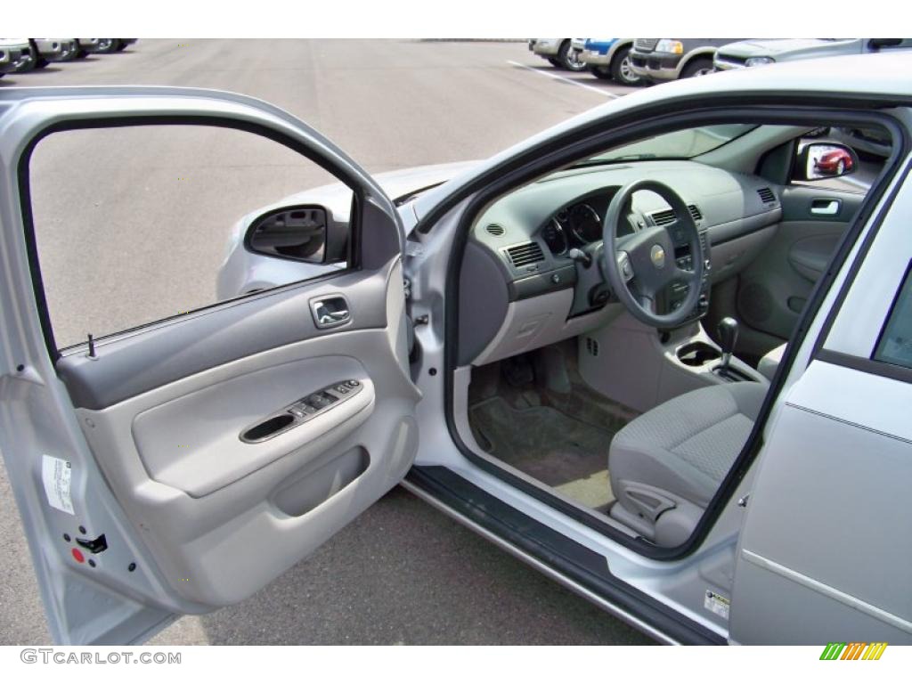 2005 Cobalt LS Sedan - Ultra Silver Metallic / Gray photo #11