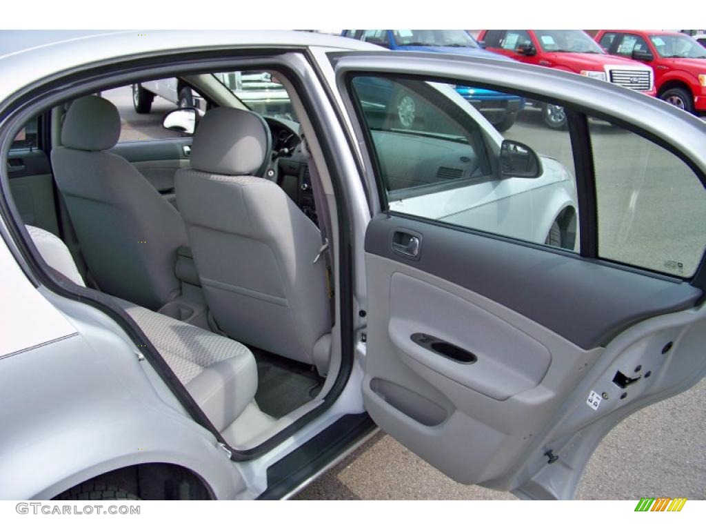 2005 Cobalt LS Sedan - Ultra Silver Metallic / Gray photo #16