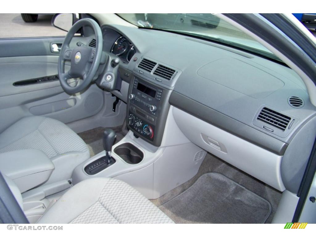 2005 Cobalt LS Sedan - Ultra Silver Metallic / Gray photo #20