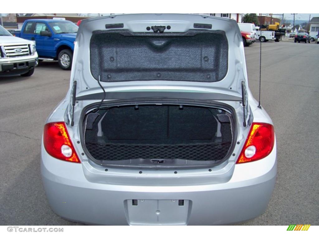 2005 Cobalt LS Sedan - Ultra Silver Metallic / Gray photo #21