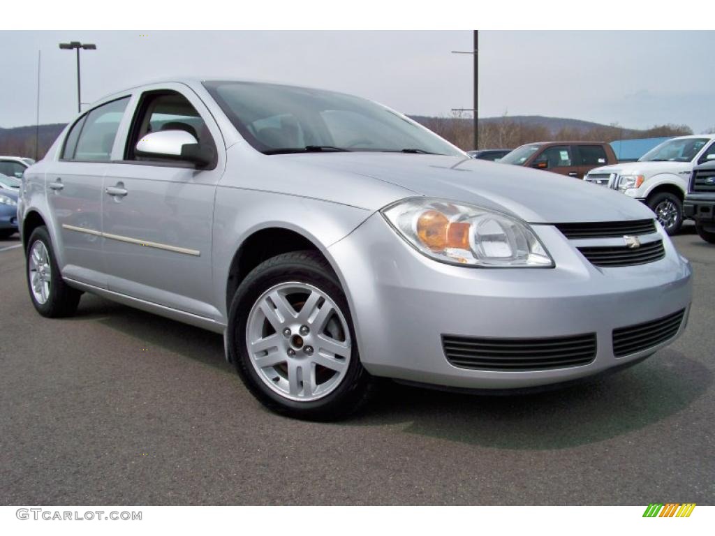 2005 Cobalt LS Sedan - Ultra Silver Metallic / Gray photo #25