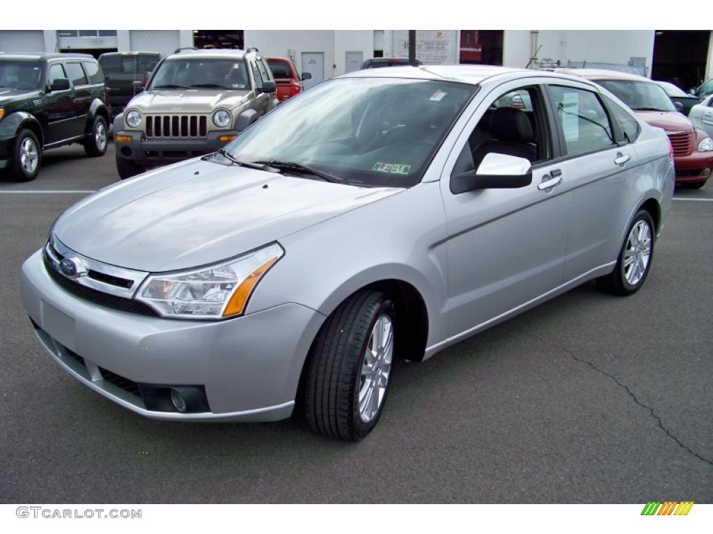 2010 Focus SEL Sedan - Ingot Silver Metallic / Charcoal Black photo #1