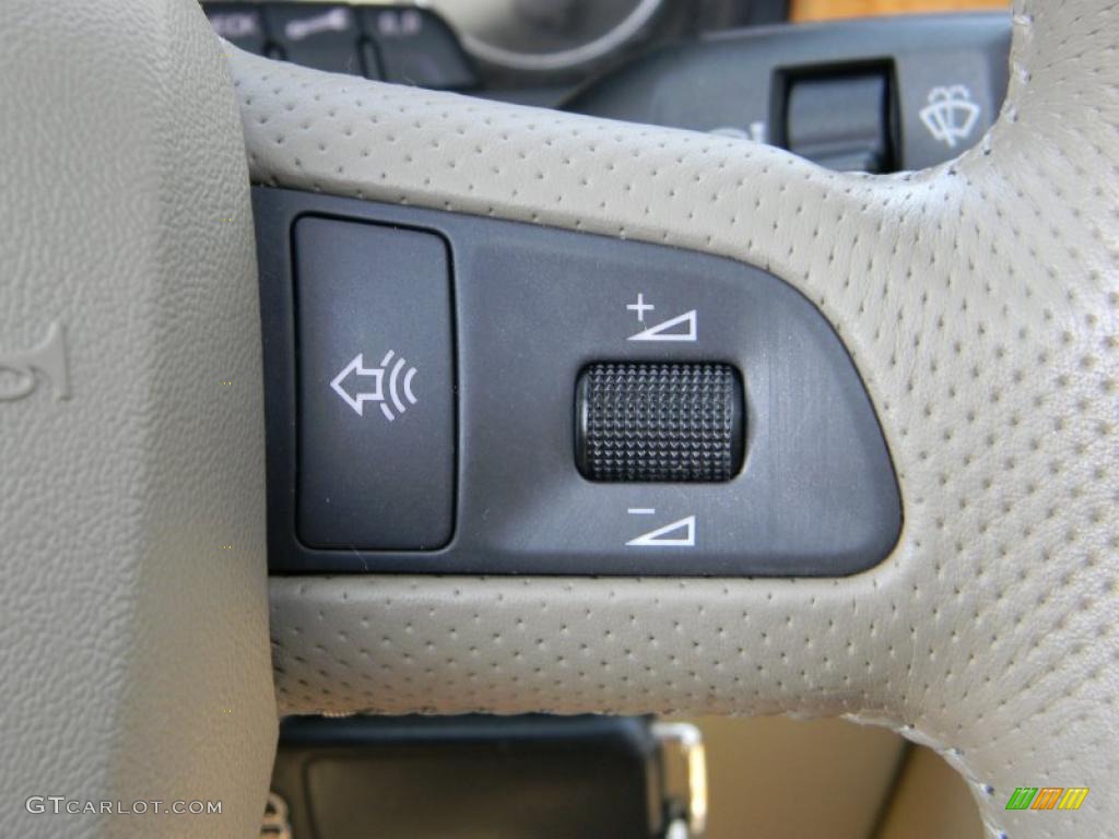 2005 Audi A4 2.0T quattro Sedan Controls Photo #47868932