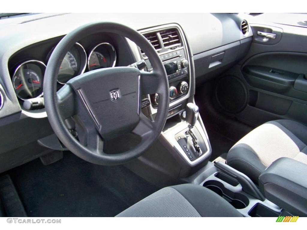2010 Caliber SXT - Optic Green Metallic / Dark Slate Gray photo #13