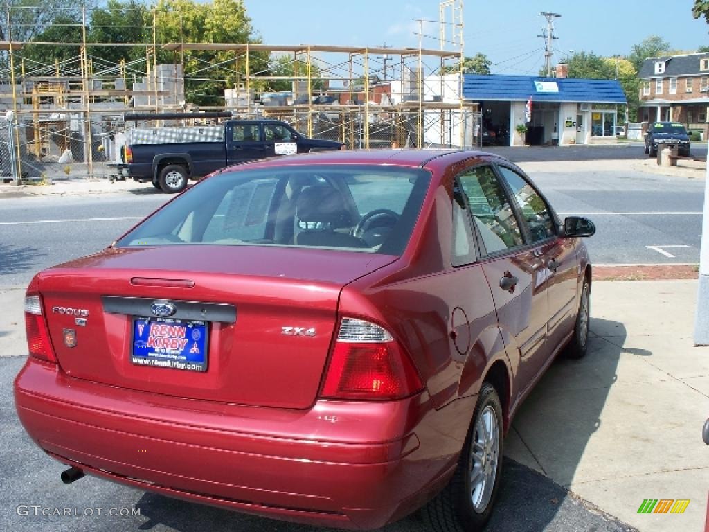 2005 Focus ZX4 SE Sedan - Sangria Red Metallic / Dark Pebble/Light Pebble photo #5