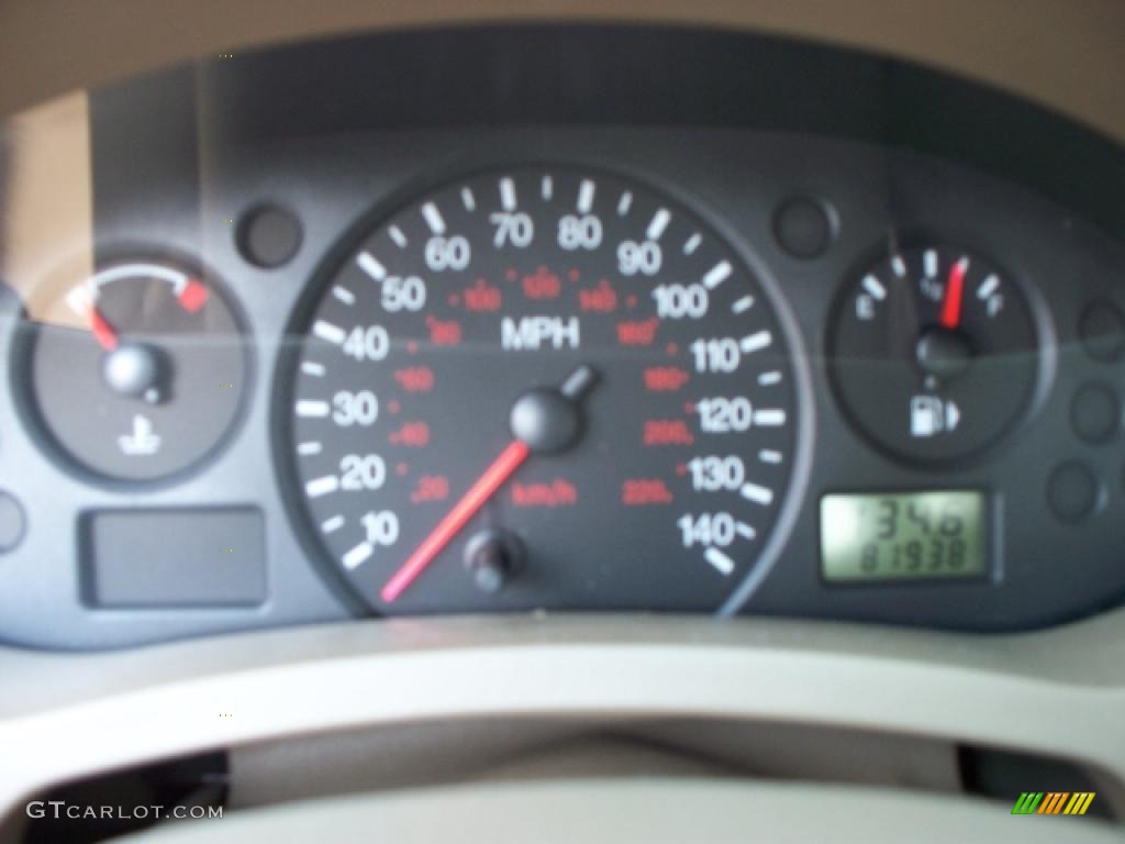 2005 Focus ZX4 SE Sedan - Sangria Red Metallic / Dark Pebble/Light Pebble photo #12