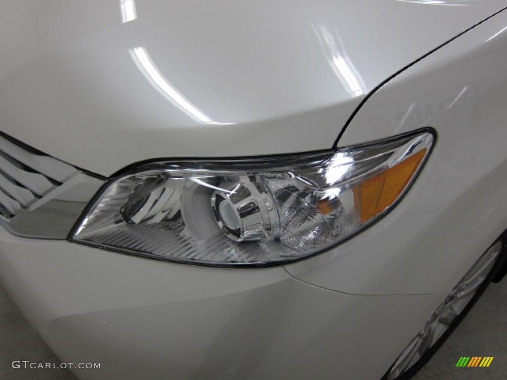 2011 Sienna Limited AWD - Super White / Light Gray photo #6