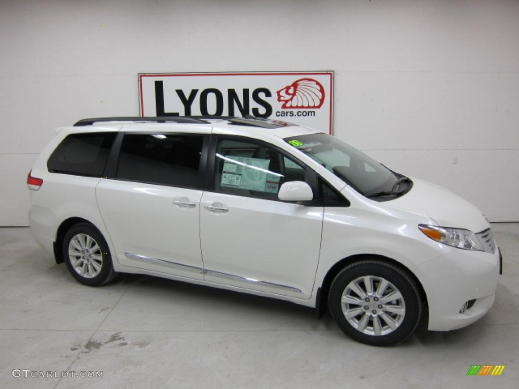 2011 Sienna Limited AWD - Super White / Light Gray photo #9