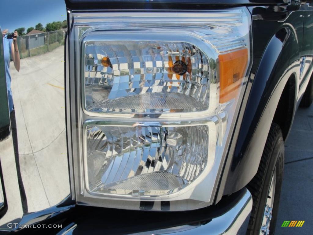 2011 F250 Super Duty Lariat Crew Cab 4x4 - Dark Blue Pearl Metallic / Black Two Tone Leather photo #9