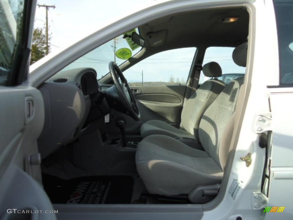 2001 Escort SE Sedan - Oxford White / Medium Graphite photo #9