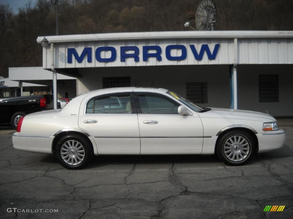 2003 White Pearl Lincoln Town Car Signature 47866744