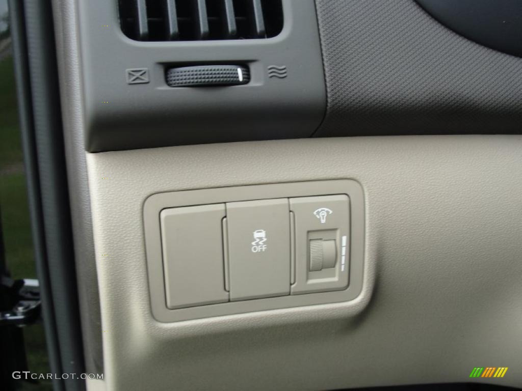 2011 Hyundai Elantra Touring GLS Controls Photo #47881652
