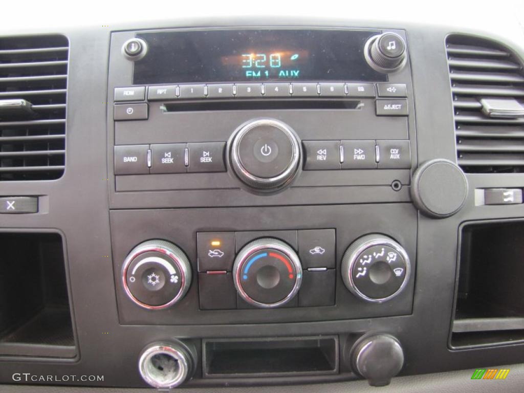 2007 Chevrolet Silverado 3500HD Crew Cab 4x4 Dually Controls Photos
