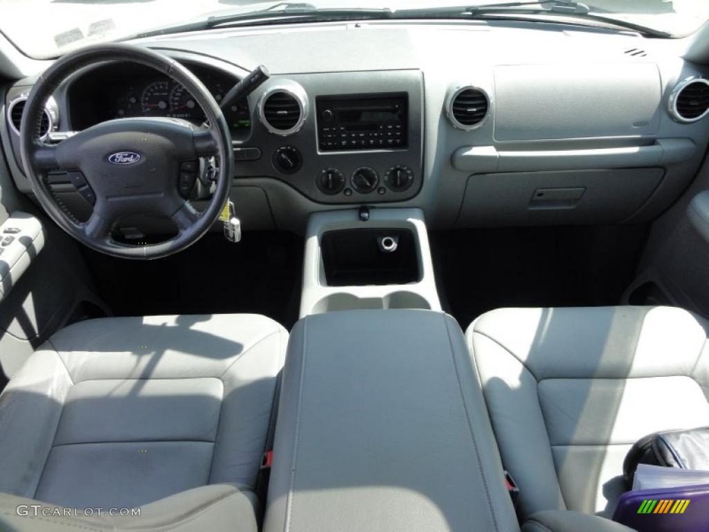 2004 Ford Expedition XLT 4x4 Medium Flint Gray Dashboard Photo #47882756