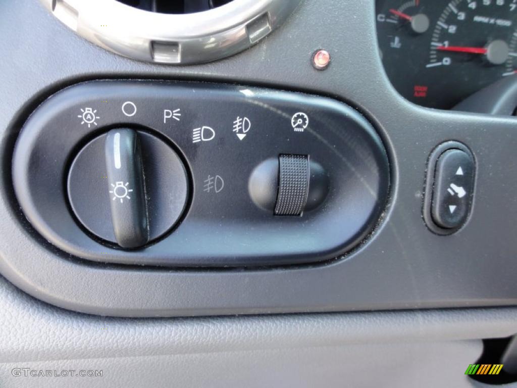 2004 Ford Expedition XLT 4x4 Controls Photo #47883158