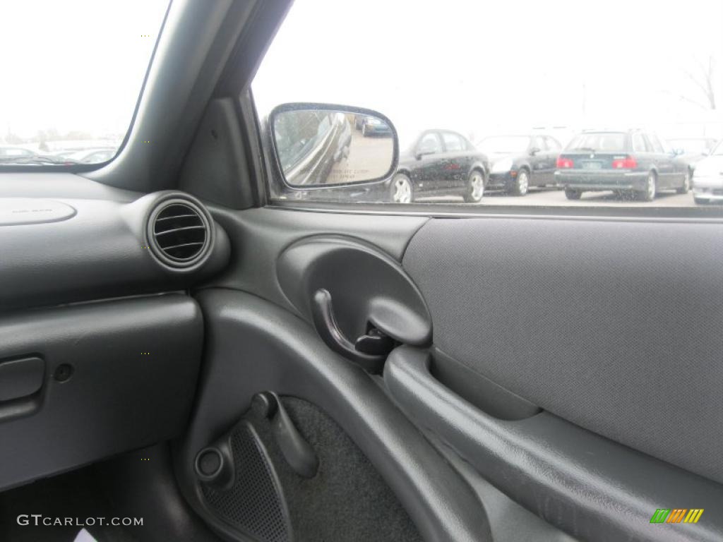 2005 Sunfire Coupe - Black / Graphite photo #22