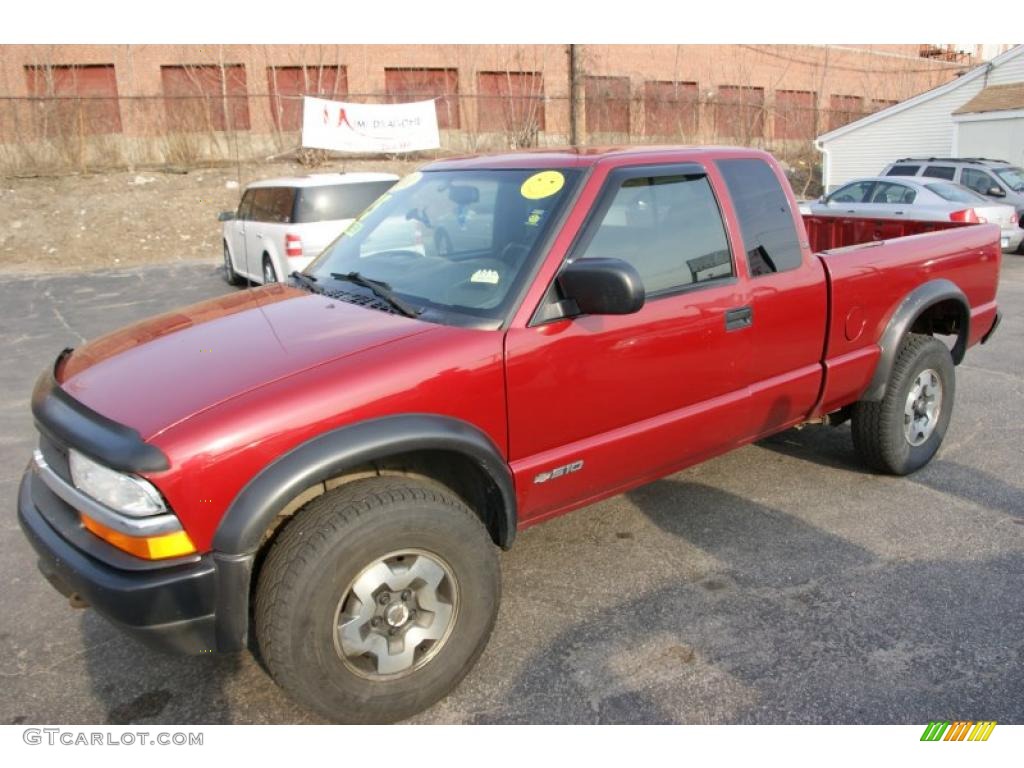 Dark Cherry Red Metallic 2001 Chevrolet S10 LS Extended Cab 4x4 Exterior Photo #47894588