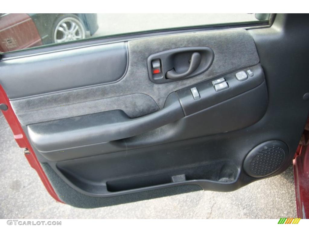 2001 Chevrolet S10 LS Extended Cab 4x4 Graphite Door Panel Photo #47894732