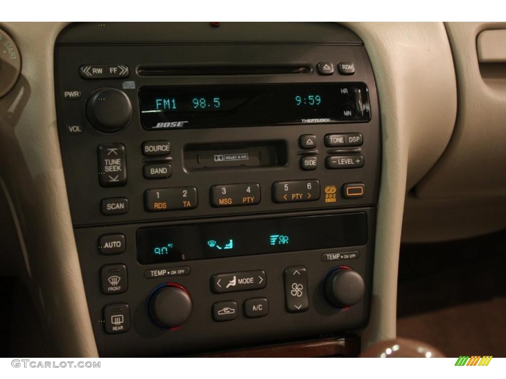 2001 Cadillac Seville STS Controls Photo #47894990