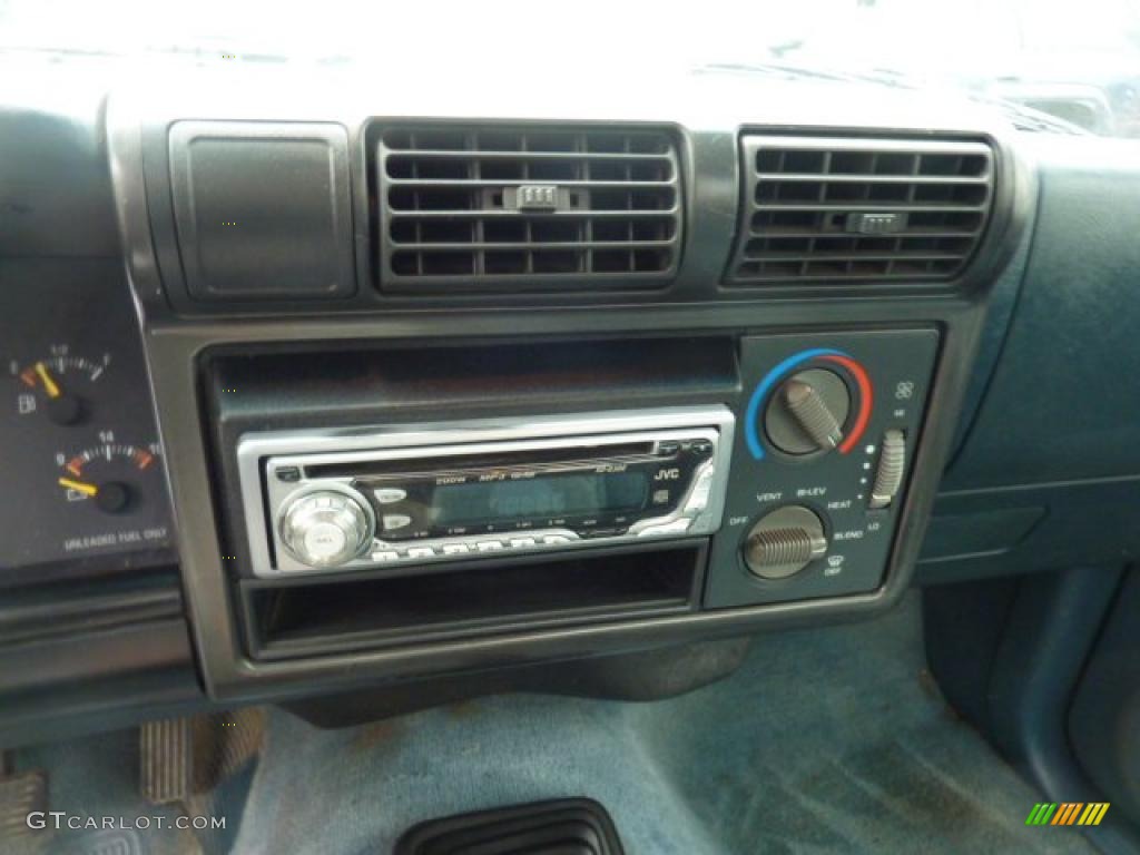 1994 S10 Regular Cab - Bahama Blue Metallic / Gray photo #13