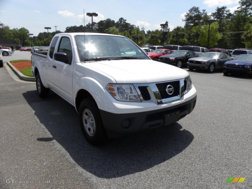 2010 Frontier XE King Cab - Avalanche White / Steel photo #1