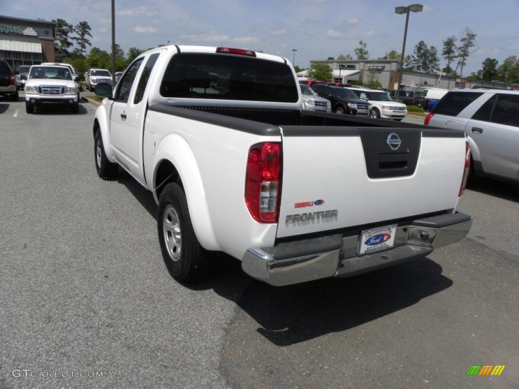 2010 Frontier XE King Cab - Avalanche White / Steel photo #18