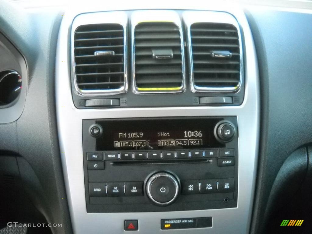 2009 GMC Acadia SLE AWD Controls Photo #47897696