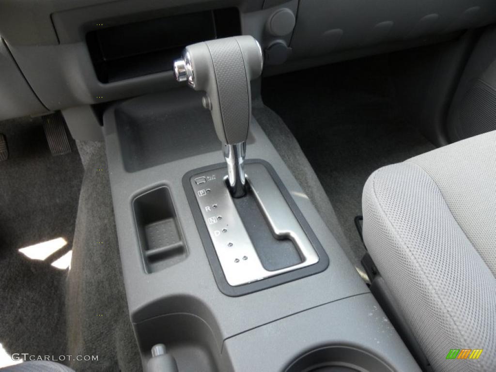 2010 Nissan Frontier XE King Cab 5 Speed Automatic Transmission Photo #47897744