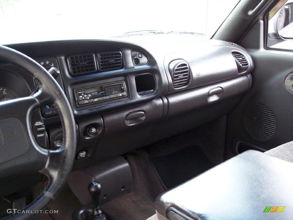 2001 Ram 2500 SLT Quad Cab 4x4 - Bright Silver Metallic / Agate photo #36