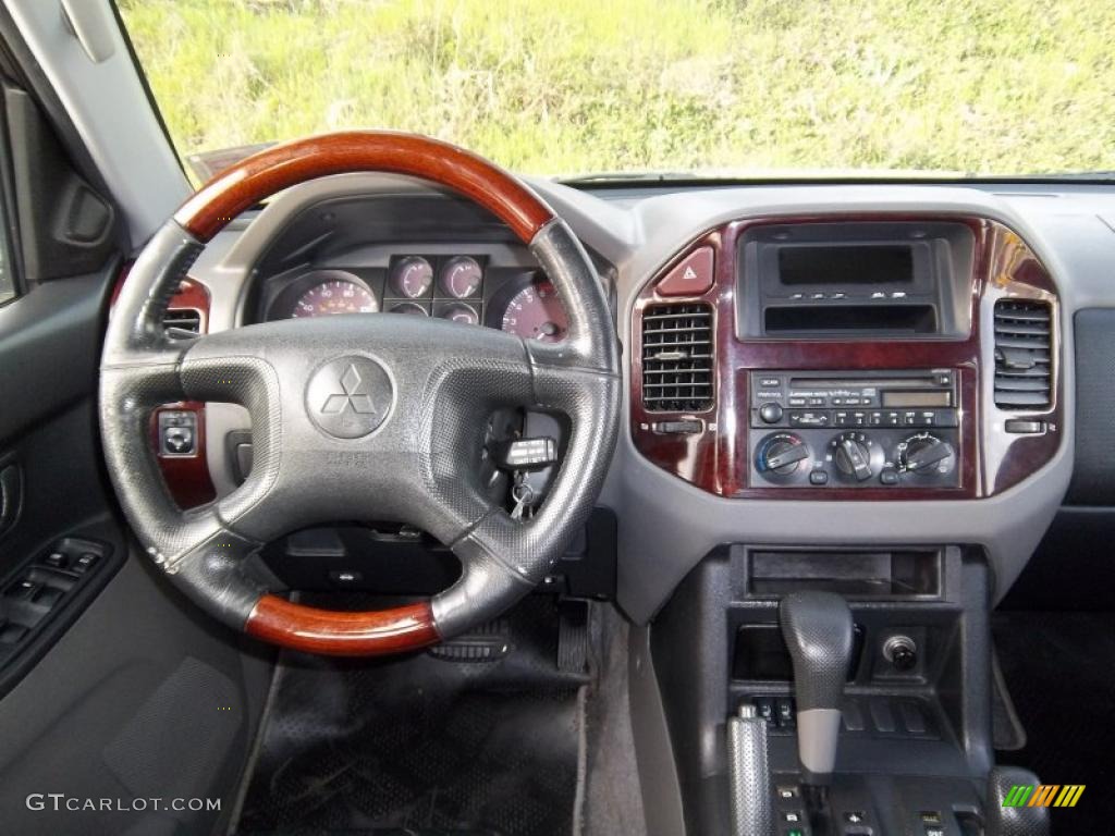 2001 Mitsubishi Montero Limited 4x4 Dashboard Photos