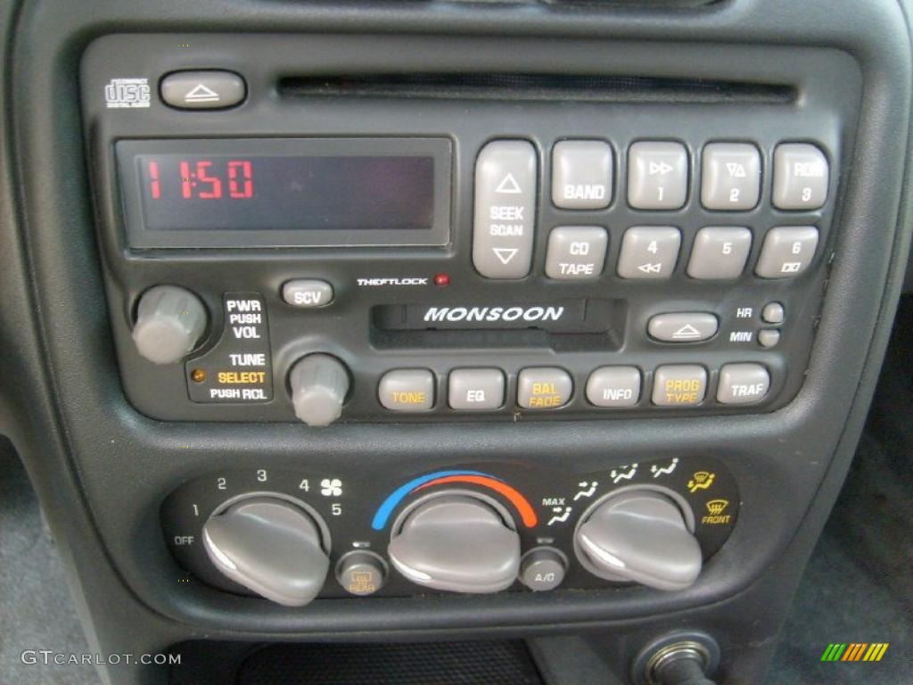 2002 Pontiac Grand Am GT Coupe Controls Photo #47902802
