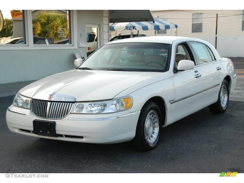 2002 Lincoln Town Car Executive Exterior Photos
